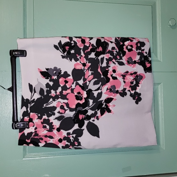 New York and Company Stretch Pencil Skirt  * Knee Length * (Size 10) - Picture 1 of 5